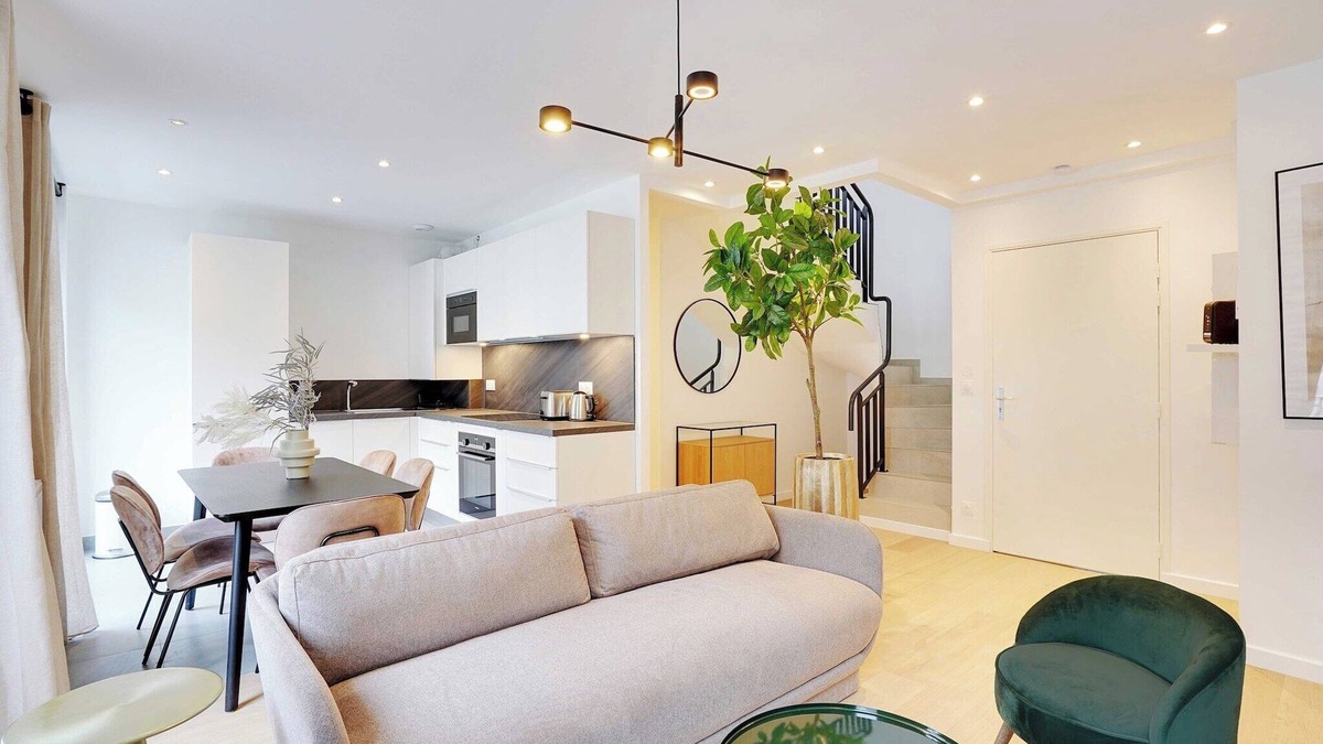 Levallois-Perret Apartment | Duplex with terrace in Levallois