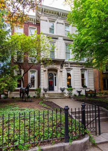 Old Louisville Bed & Breakfast | DuPont Mansion Bed & Breakfast