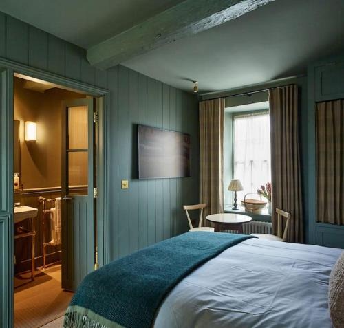 Felmersham Apartment | Dusk at The Sun Inn Felmersham