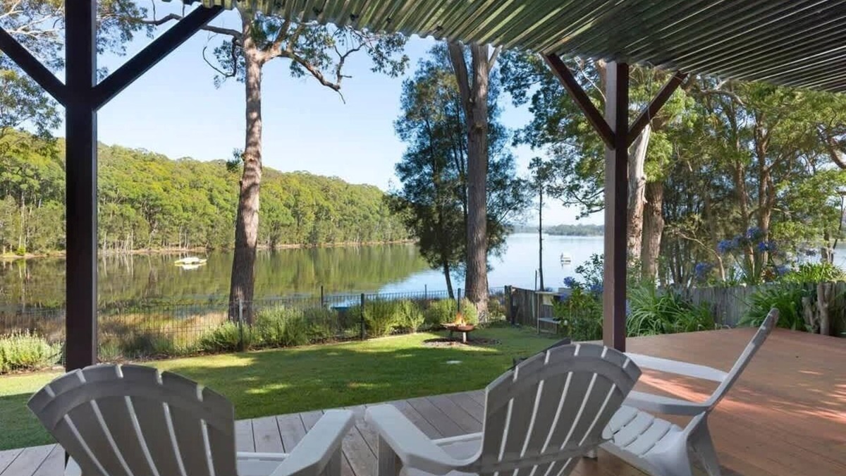 Burrill Lake House | Dusky Summary: Waterf
