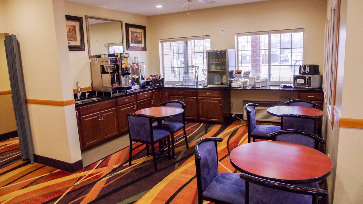 Orange City Hotel | Dutch Inn and Suites