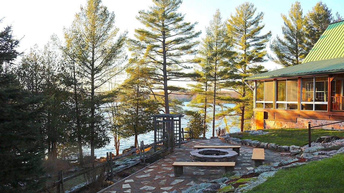 Central Frontenac Cottage | Dvira’s lakefront cottage - Hot tub & Pool table