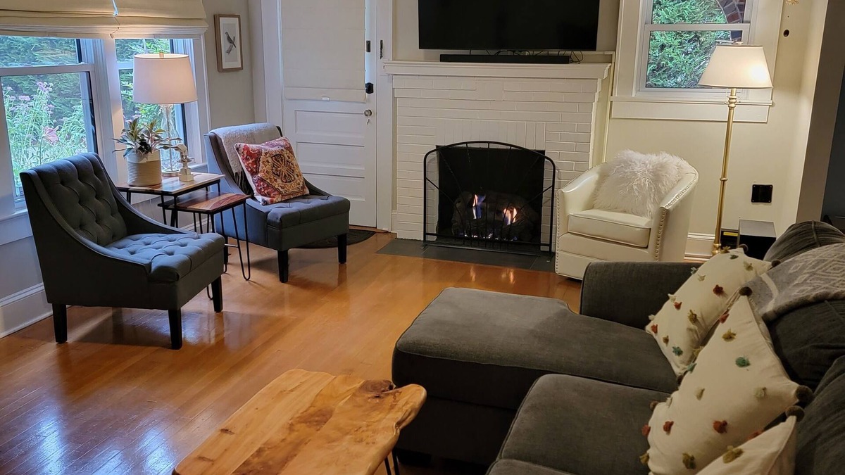 Morganton House | Dwell Well House- Upscale 2 BR/2 BA house downtown w/private fenced yard
