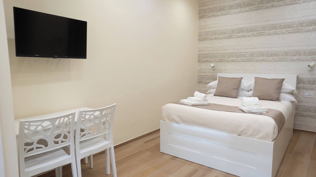Bitonto Apartment | Dwelling Amelia Apartment 3, tastefully finished downtown area well served for couples