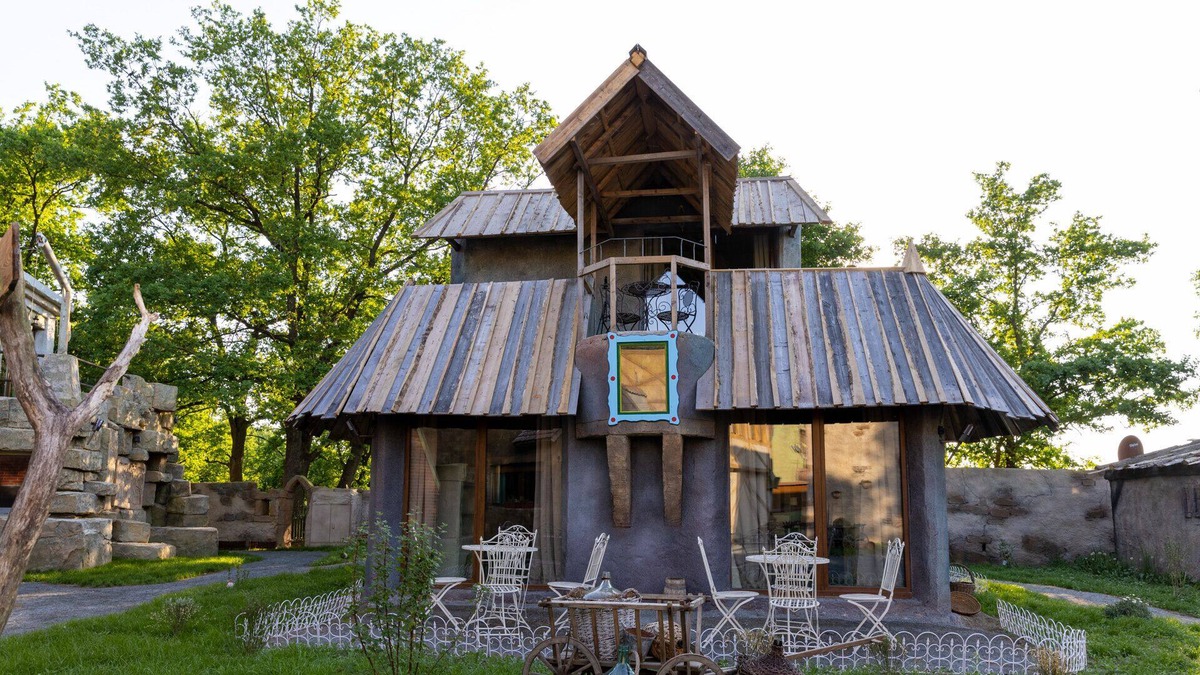 Coswig Apartment | Dwelling in the Leggings Maker's house, bottom left