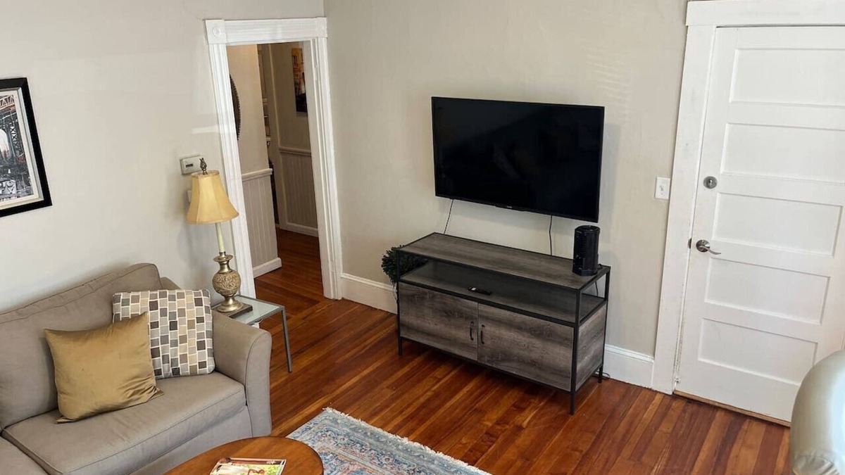 Beverly Apartment | Dwtn Beverly! 5 Min to Salem!