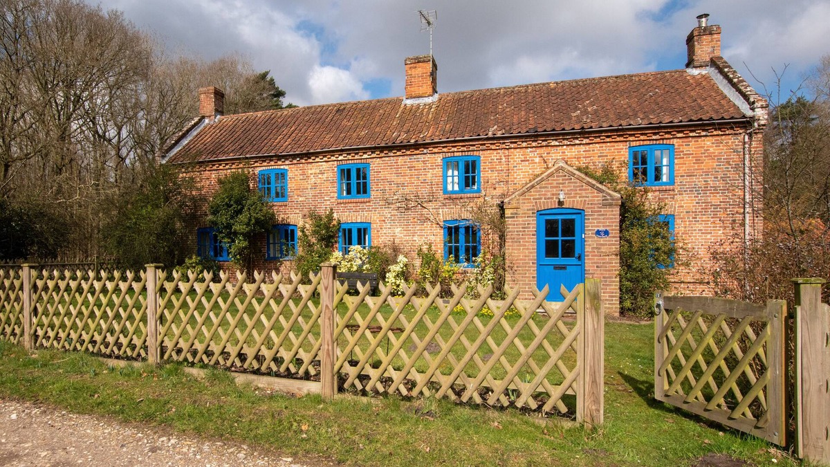 Hindolveston House | Dyes Cottage - Five Bedroom House, Sleeps 10
