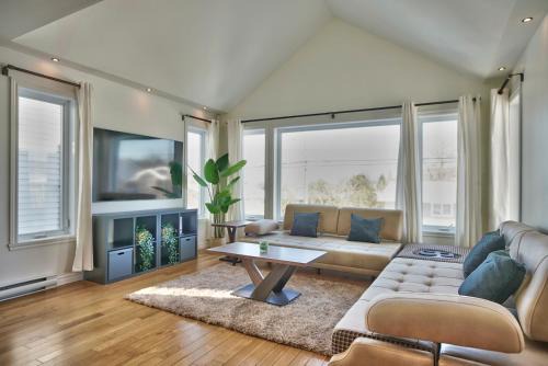 Sherbrooke House | Dynamite 2-Bedroom House, Garage, Sleeps 6