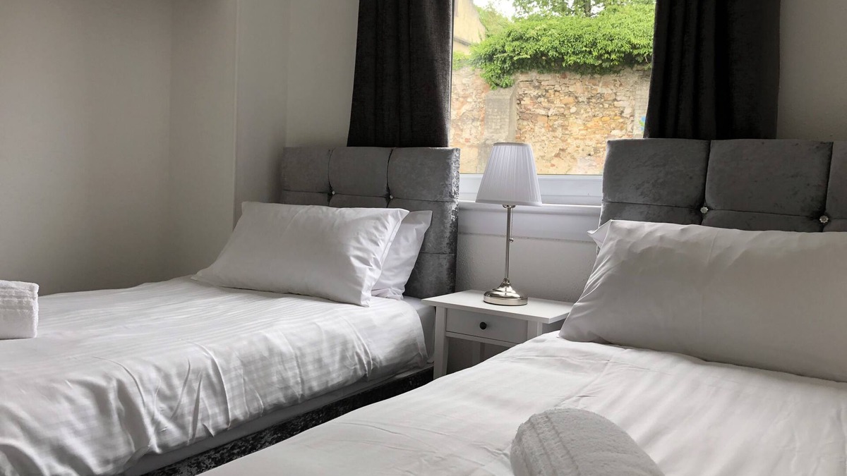 Dysart Apartment | Dysart Sea View Apartment - sleeps 4 guests in 2 bedrooms