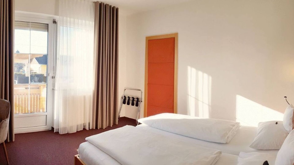 Bad Waltersdorf House | DZ Sonnenseite mit Balkon 2 Nächte Halbpension - Hotel-restaurant Teuschler-mogg