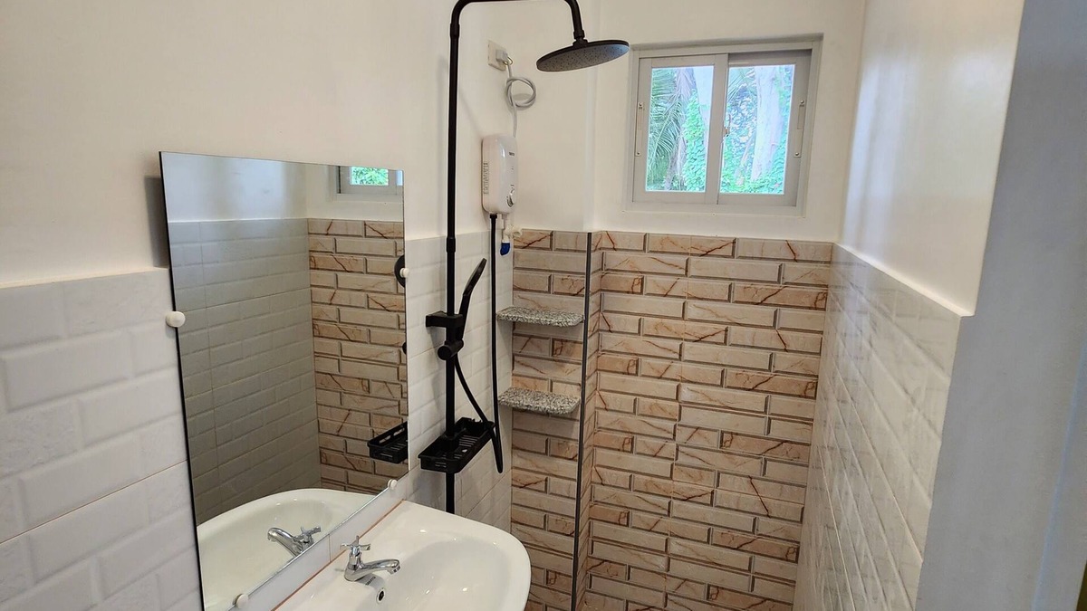 Dumaguete Apartment | E&C Tourist Inn near City Mall. Pet-Friendly!