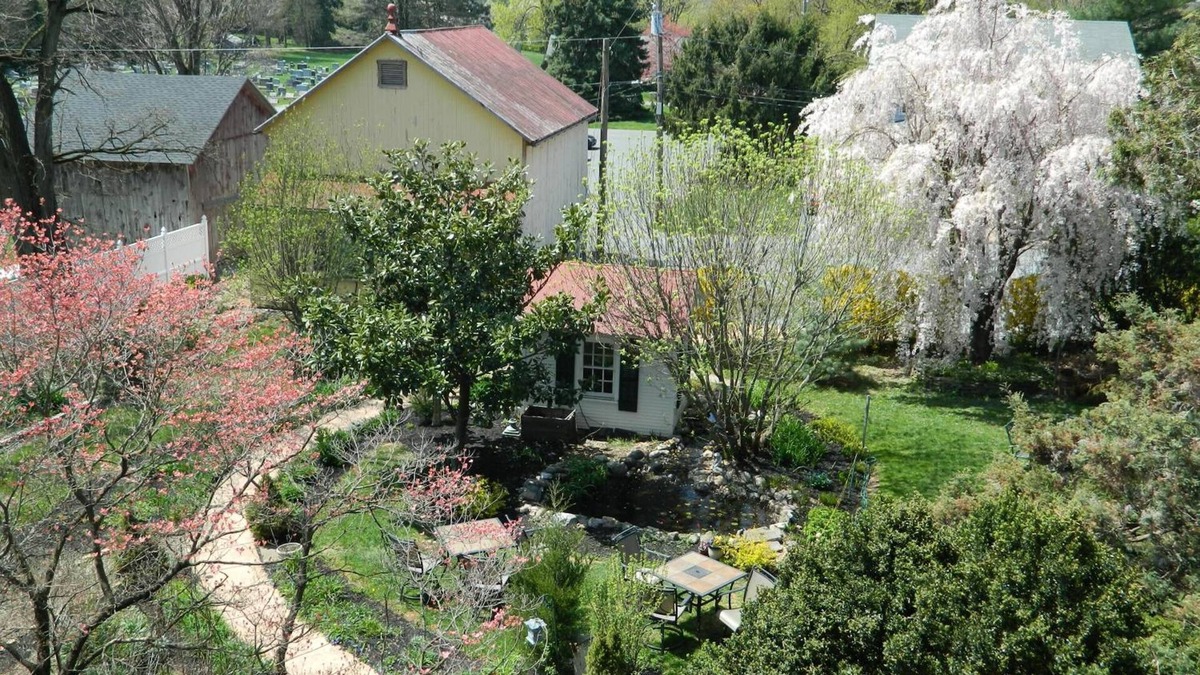 Neffsville Bed & Breakfast | E J Bowman House Bed & Breakfast