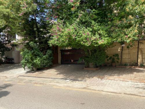 F-6 Sector House | E Lodge