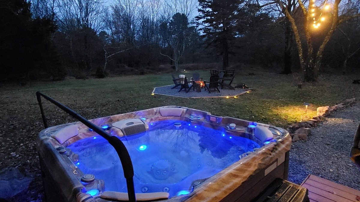 Briar Crest Woods Cabin | E.P.I.C. |Hot Tub| Kayaks| Lake Access| Game Room