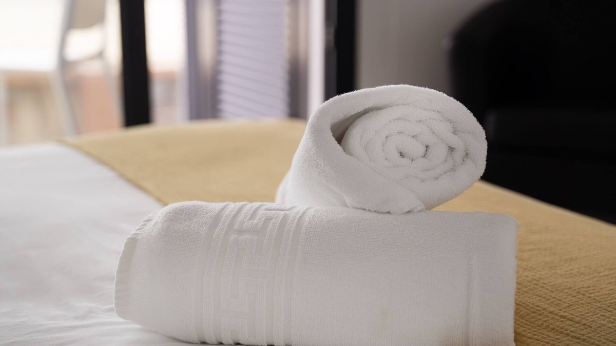 Gibraltar Apartment | E1 Suites & Spa - Aparthotel Living - Junior Suite + Day Spa & Gym Membership