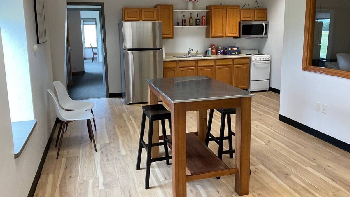 Fond du Lac House | EAA AirVenture Oshkosh Bed, Office & Hanger @ KFLD