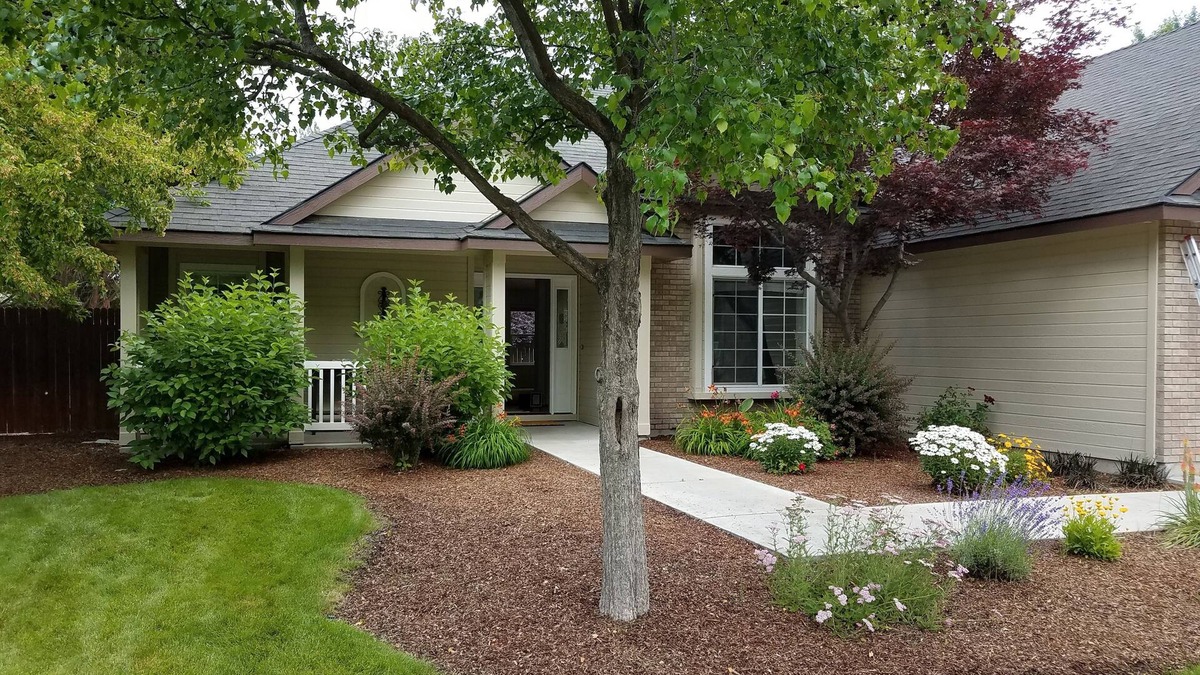 Eagle House | Eagle ~ Great Sky Neighborhood ~ 4-Bdrms ~ Near Pool & Shopping ~ ALL Amenities