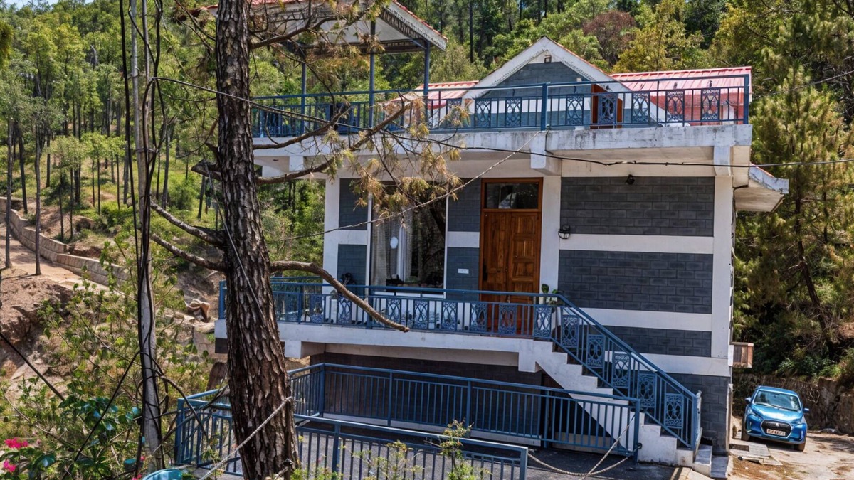 Kumarhatti Apartment | Eagle Heights 4BHK Duplex Apartment in Kasauli by Homeyhuts