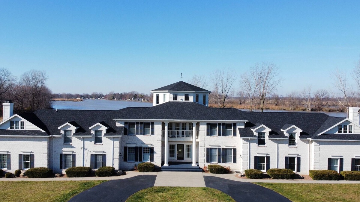 Fremont House | Eagle Isle North Wing on the Sandusky River w/short drive to Cedar Point.