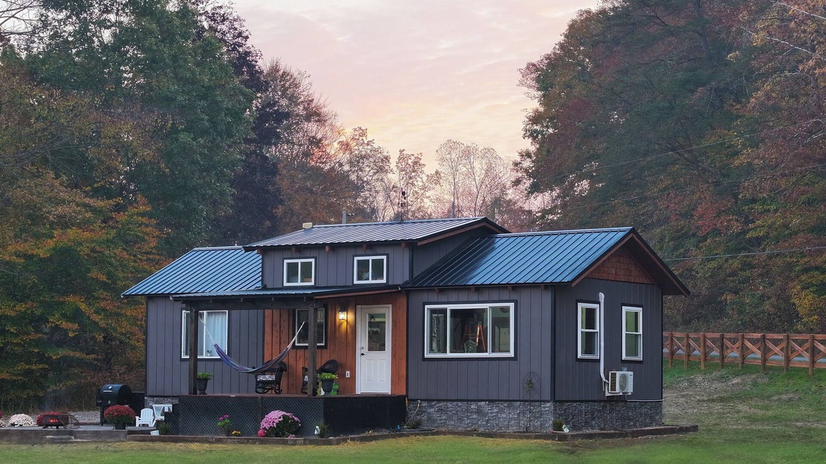 Ella Cabin | Eagle Lake Cottage sleeps 6