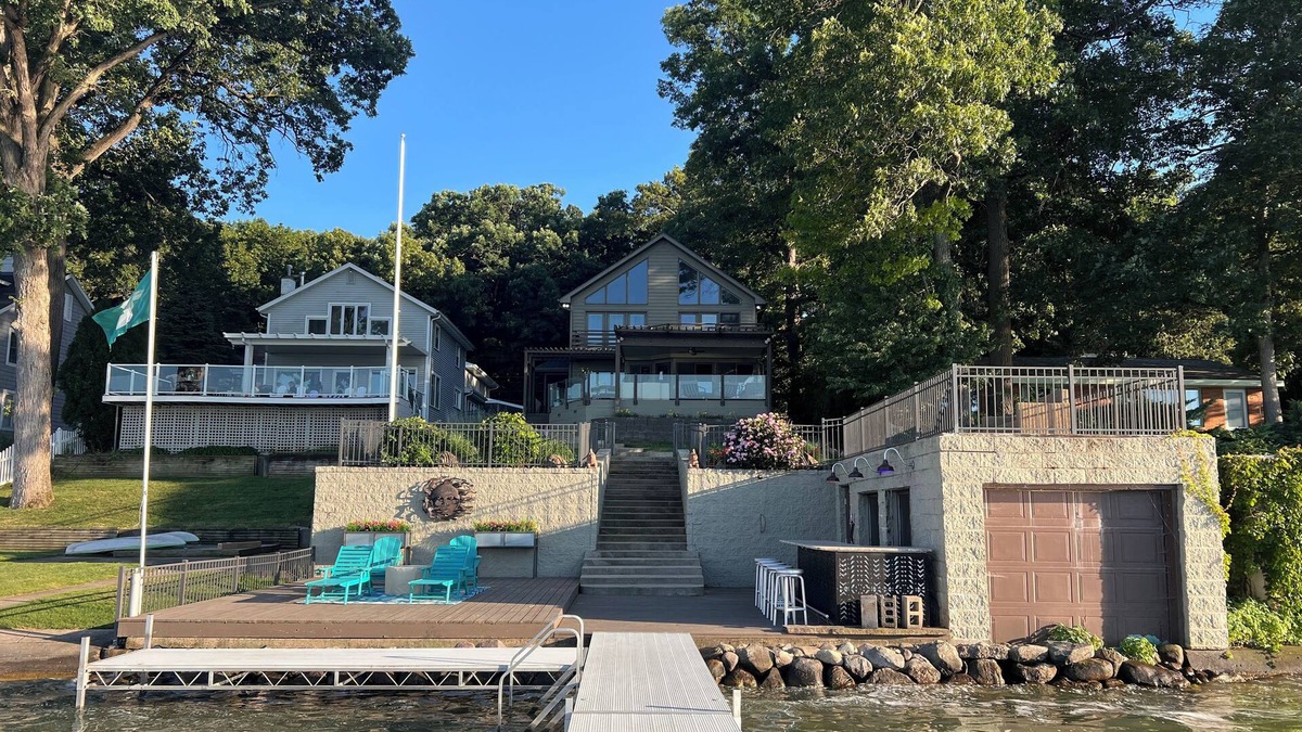 Edwardsburg House | Eagle Lake Paradise! Close to ND!nEnjoy kayaking, hot tub and Sunset views!