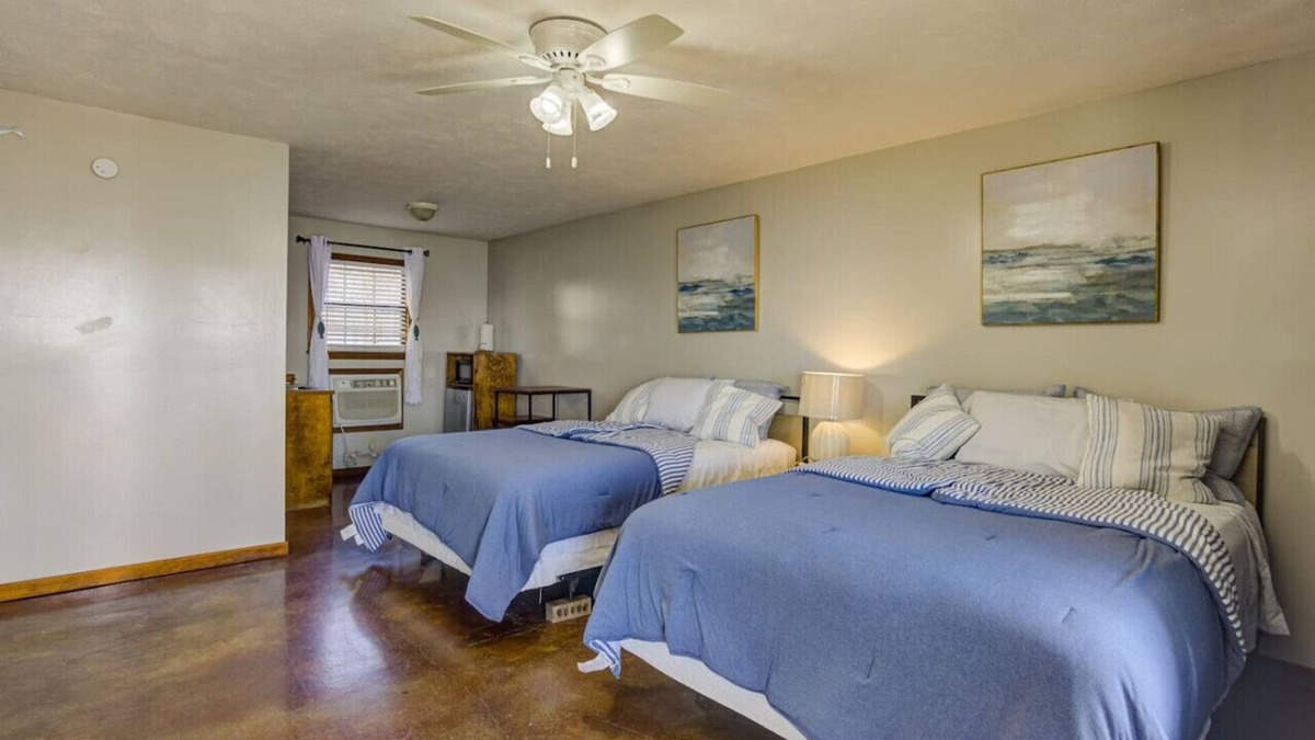 Redwood Hotel | Eagle Landing Hotel Room 2