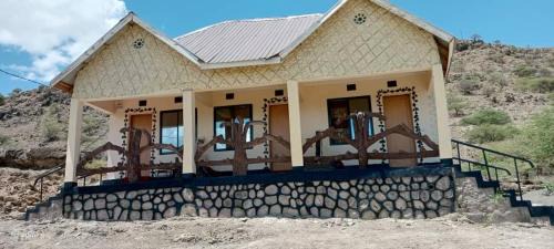 Lake Natron Bed & Breakfast | Eagle Nest lake Natron Guest House