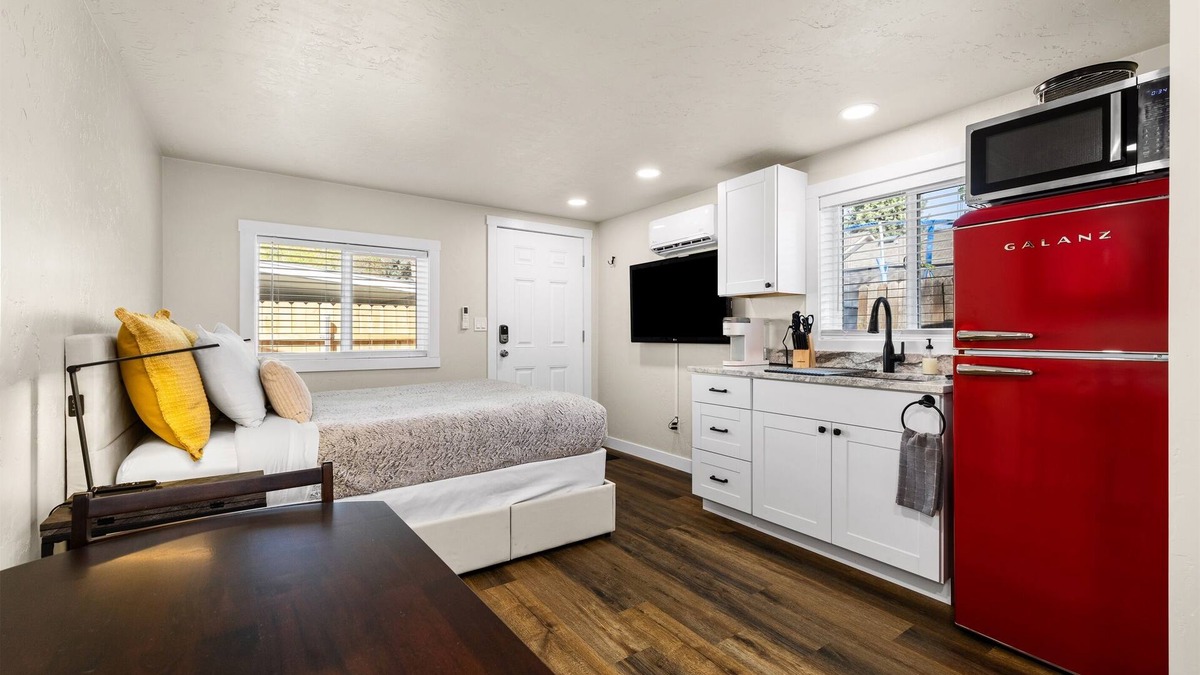 Eagle Apartment | Eagle Nest Retreat | Modern Studio in the Heart of Eagle