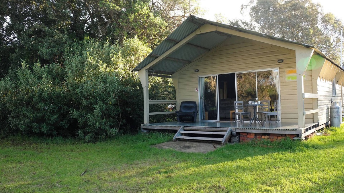 Eagle Point House | Eagle Point Lakeside Cottage