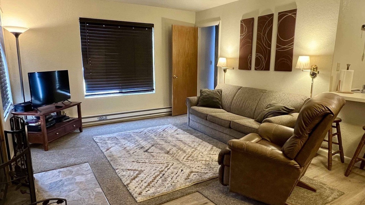 Beaver Condo | Eagle Point Resort Condo steps from Lodge & Ski Lift!