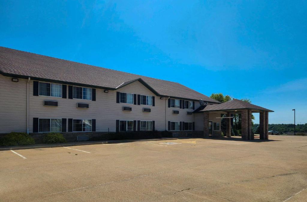 Le Claire Hotel | Eagle Ridge Inn