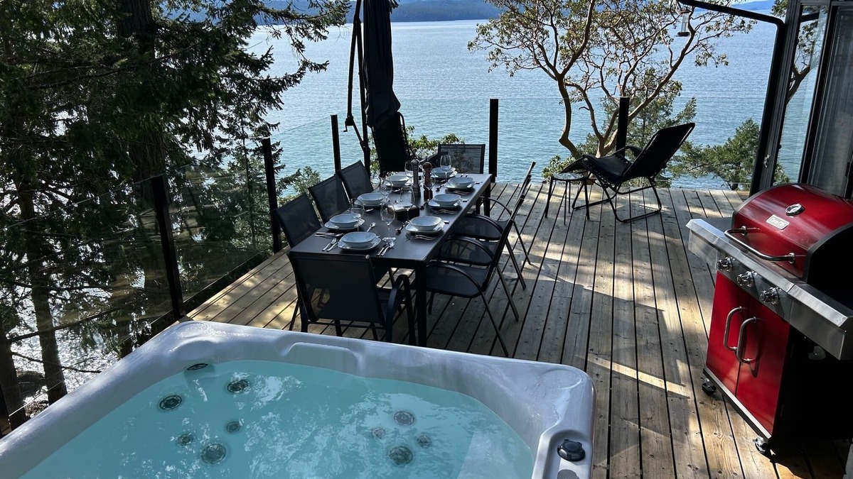 Pender Island House | Eagle Rock - Spacious Oceanfront - Family Friendly Home