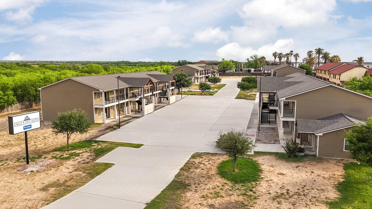 Carrizo Springs Apartment | Eagle's Den Suites Carrizo Springs a Travelodge by Wyndham