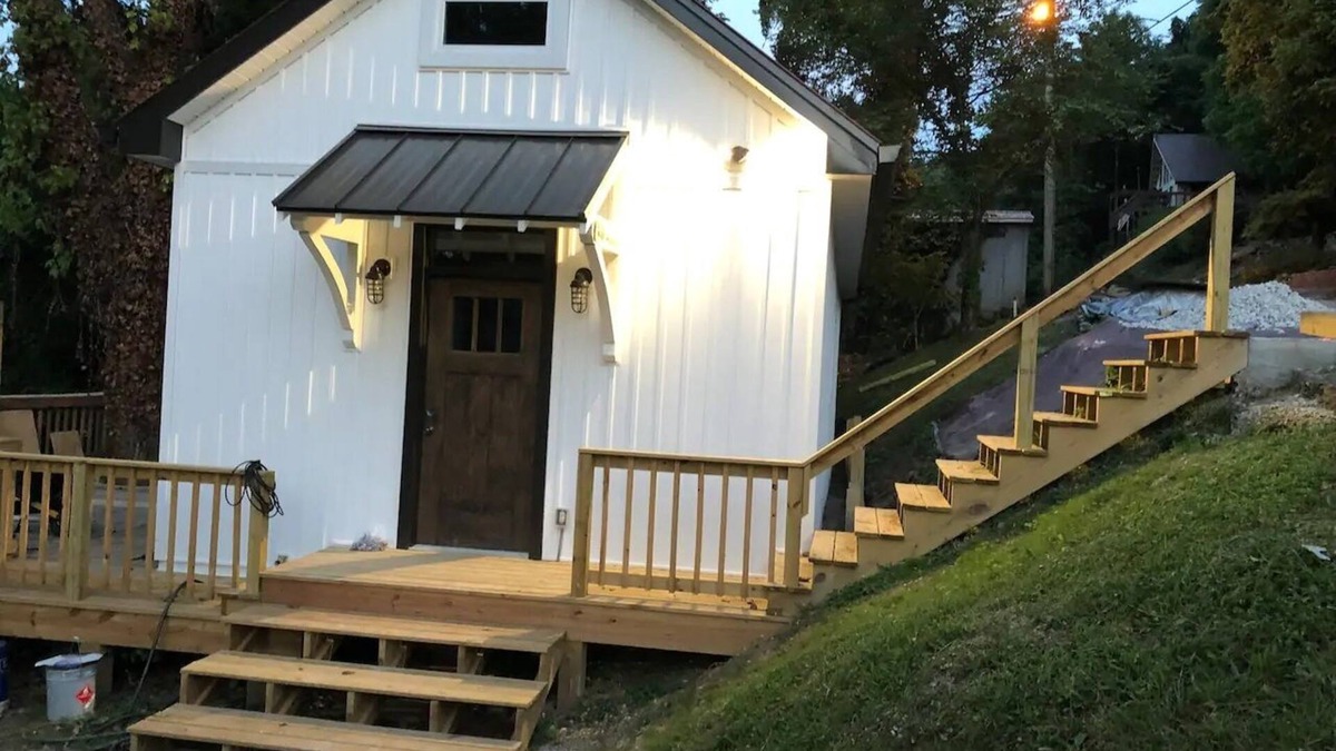 Baxter Cabin | Eagle's Nest Cottage on Center Hill Lake with private path to the water's edge.