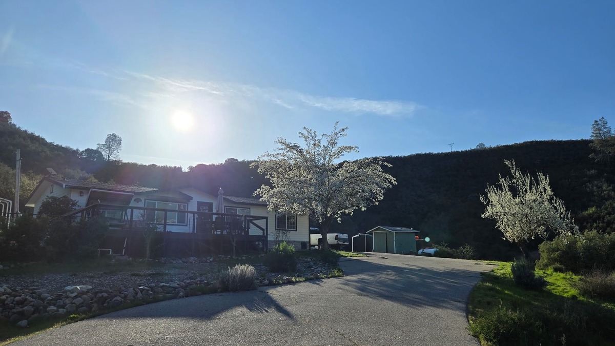 Bradley House | Eagle's Nest is a 40-acre Lake Nacimiento Modern Living, Eagle's Nest, an exclusive, hidden gem idea