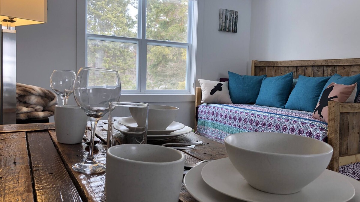 Lakeside Resort | Eagle's Nest Loft- 1 bdrm lakeside apartment nestled up high in the trees.