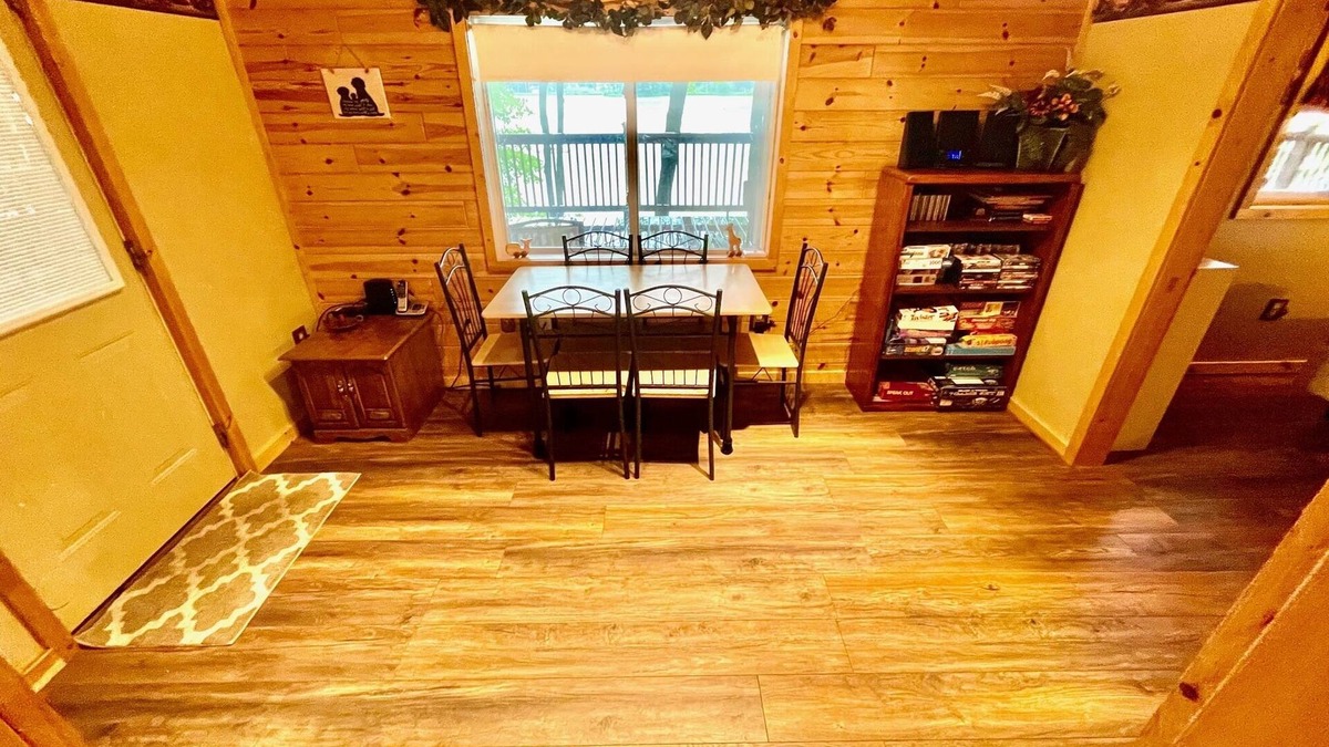 Gladwin Cabin | Eagle's Nest Quiet scenic lakefront with huge Deck!