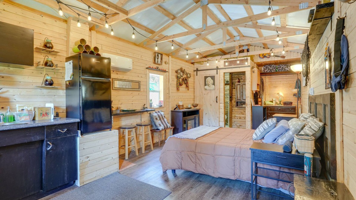 Rising Fawn Apartment | ‘Eagle’s Nest’ Studio in Rising Fawn: Creek Access