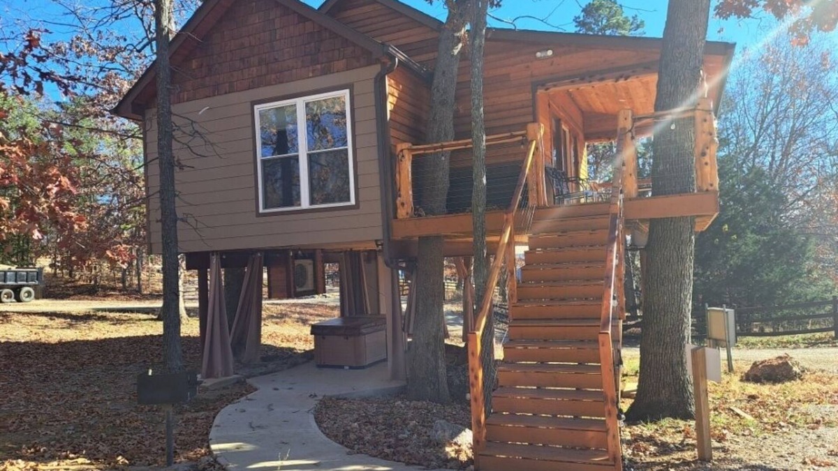 Potosi House | "Eagle's Nest" Tree House #5 w/2-person hot tub