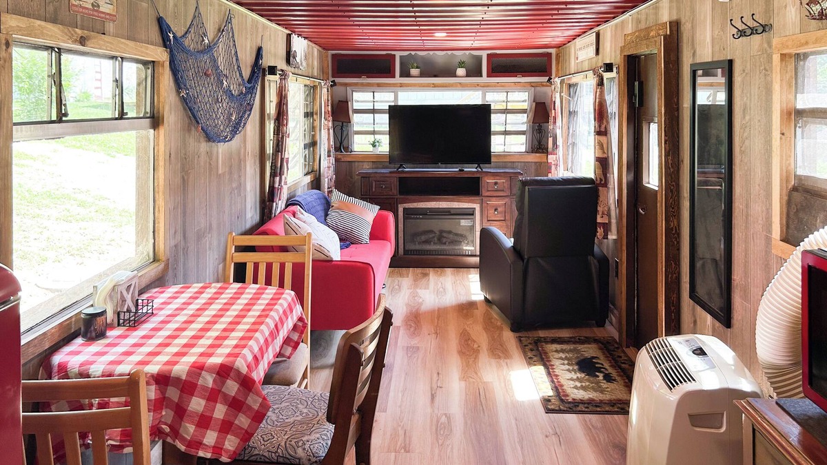West Hickory Cabin | Eagle's Peak Cozy Cabin