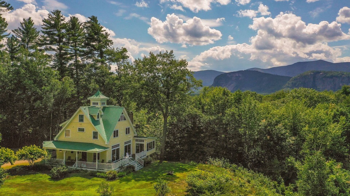 North Conway House | Eagle's View- modern farmhouse, central location, stunning Mt. Washington Views!