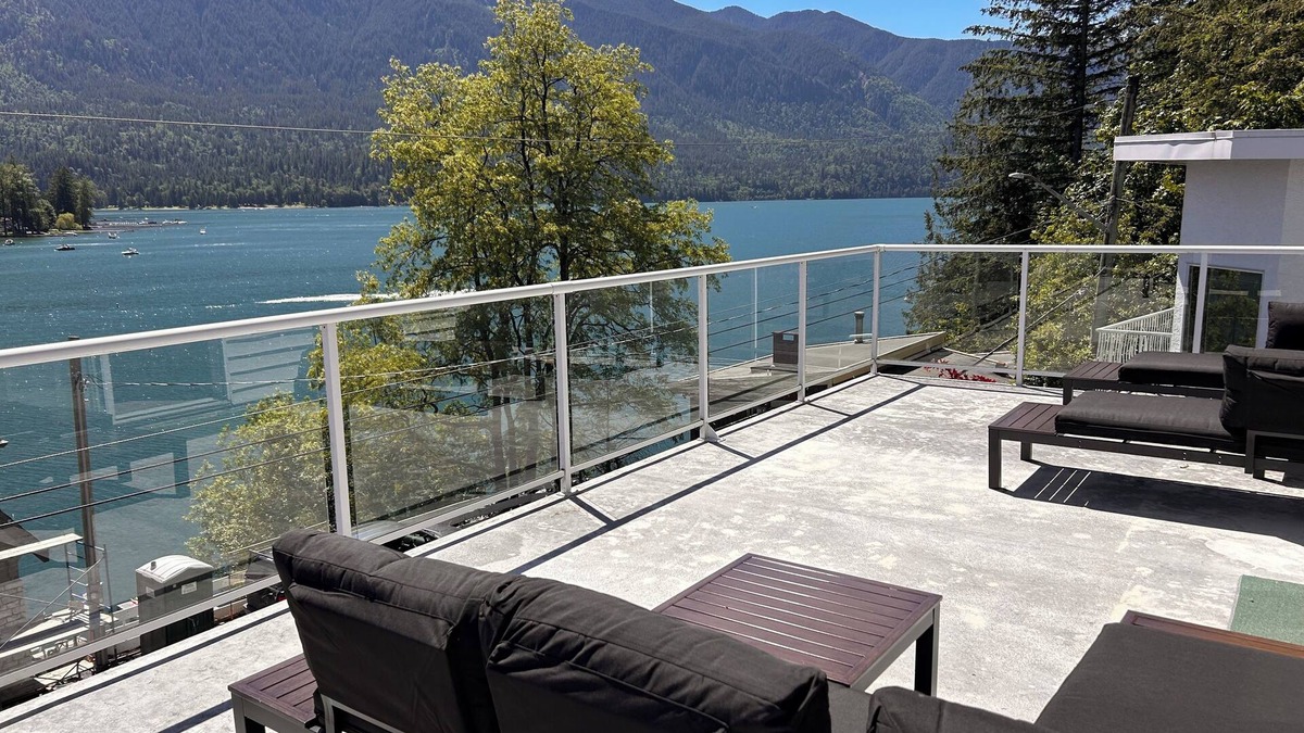 Cultus Lake House | Eagle View - rentcultus