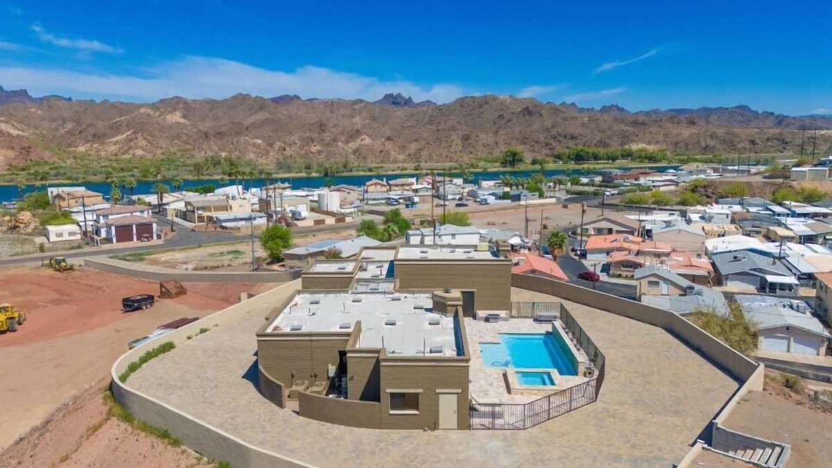 Parker Strip House | Eagles Lair Summary: