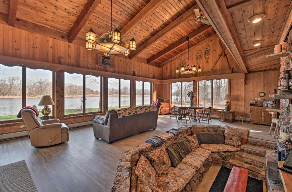 Baraboo House | Eagles Nest - Baraboo Cabin on Wisconsin River!