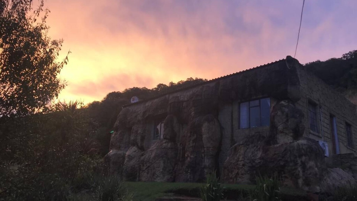 Howick House | Eagles Nest cottage at Rocklog Farm