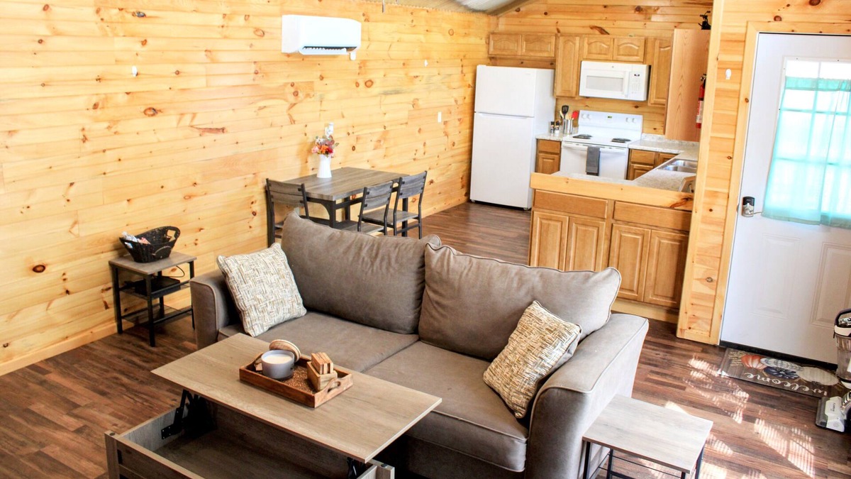 Wynne Cabin | Eagles Nest, Tiny Home at Tiny Acres