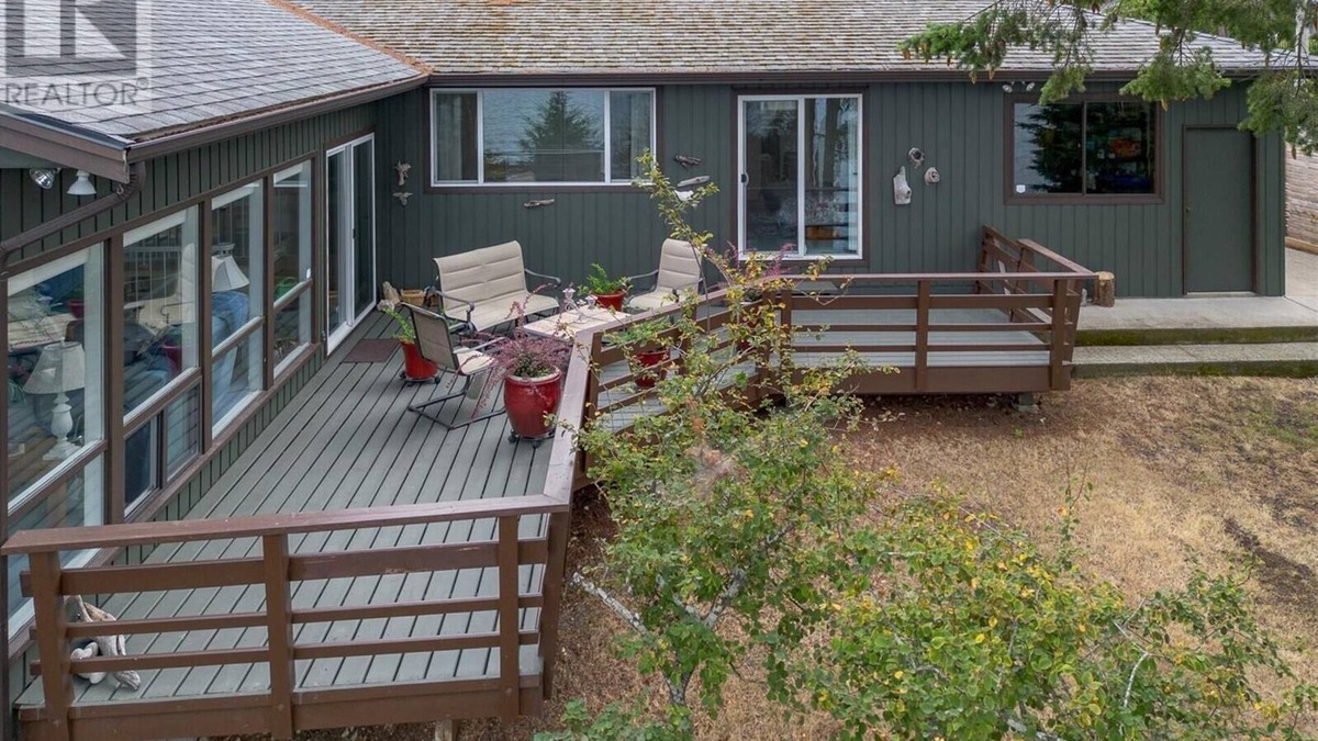 Regional District of Nanaimo House | Eagles Perch Retreat' Oceanfront home in beautiful Nanoose Bay. Relax and play!