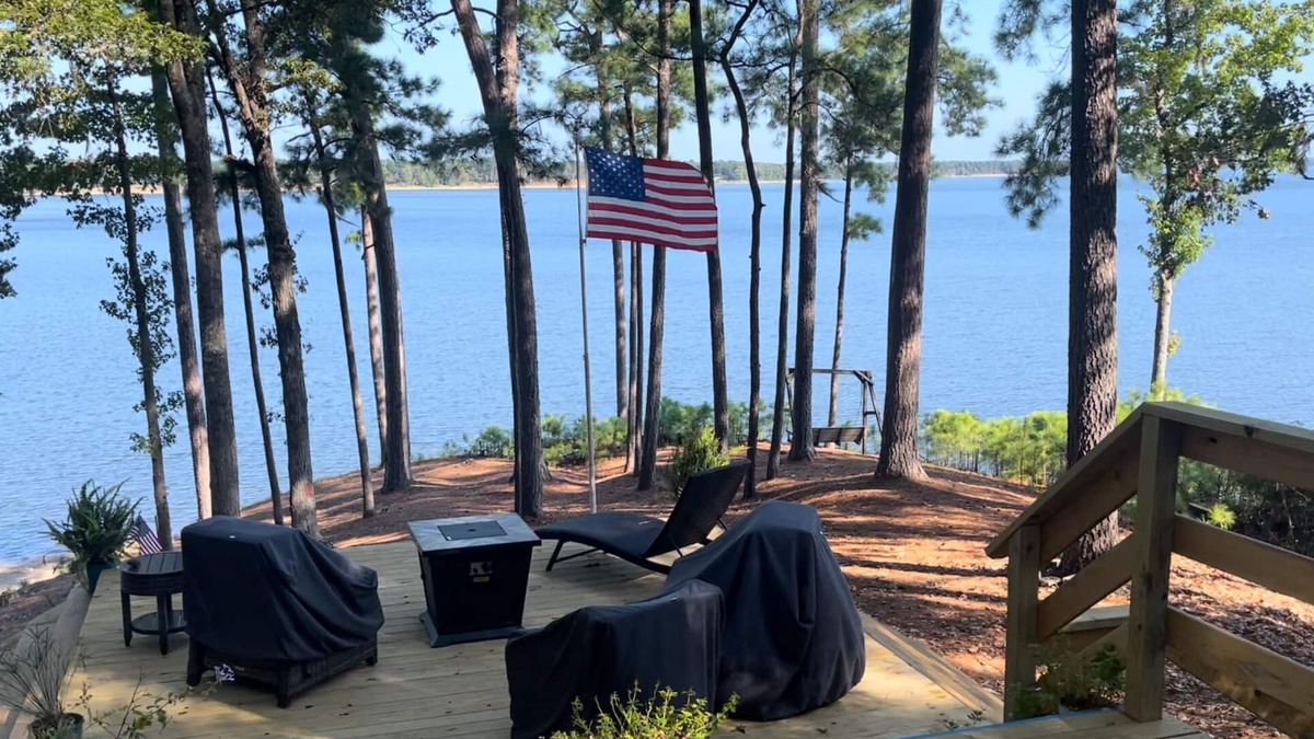 Huntington House | Eagles Point! Incredible Private Waterfront 3.5 acres. Long range water views!