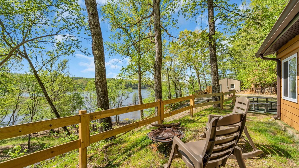 Waverly Cabin | Eagles Rest on Kentucky Lake- peaceful spot for vacation overlooking the lake