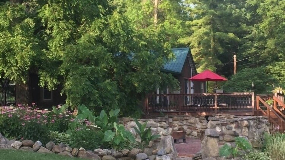 Marshall Cabin | Eagles Rise Cabin on Sugar Creek with hot tub
